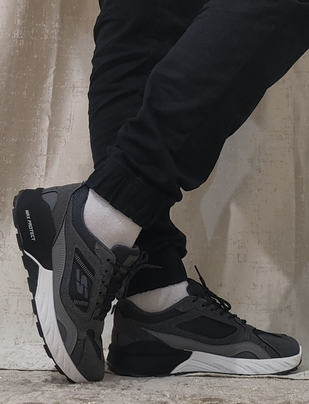 Skechers MAX PROTECT