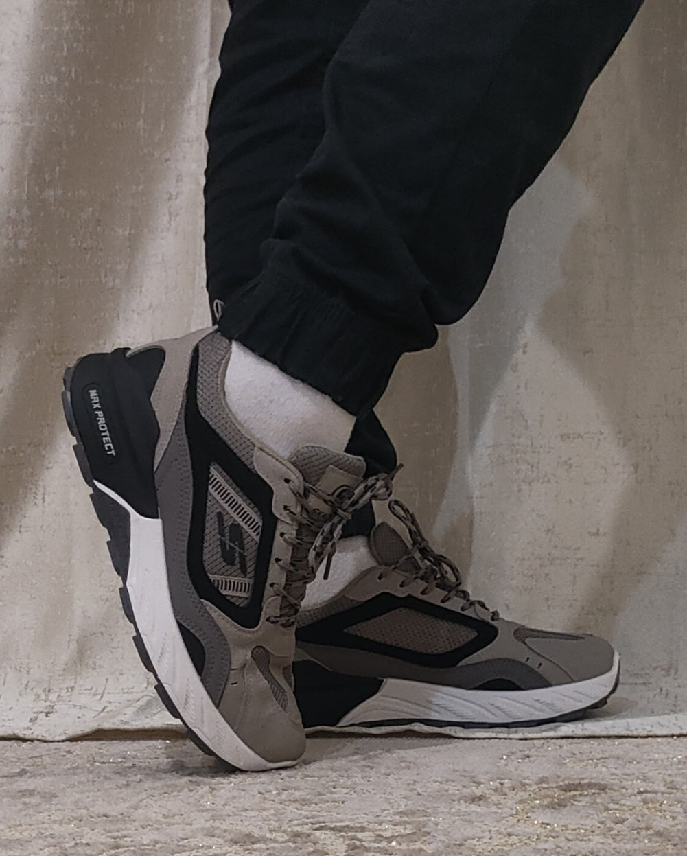 Skechers MAX PROTECT