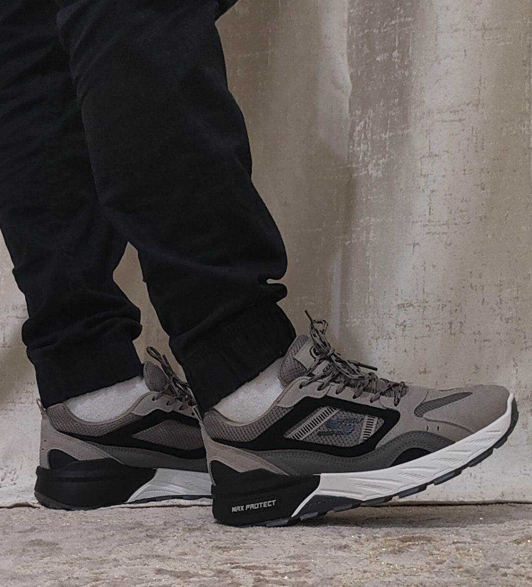 Skechers MAX PROTECT
